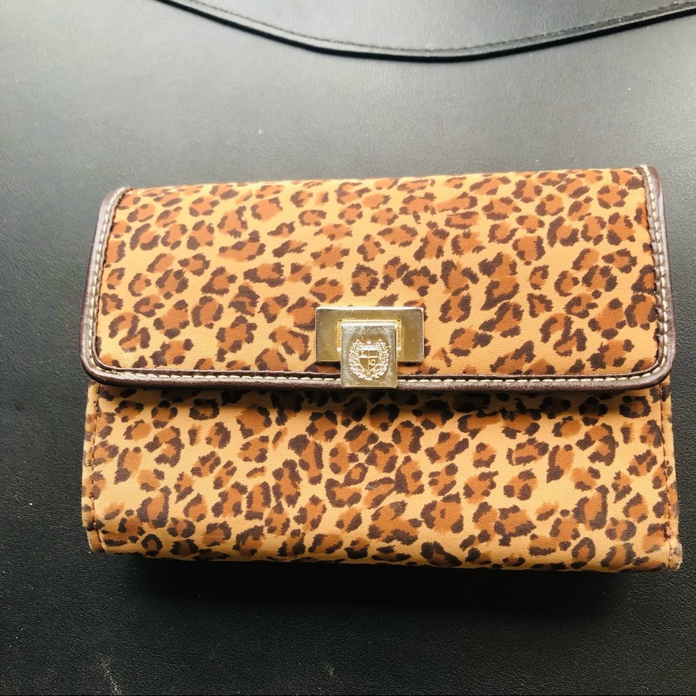 Fabric LIZ CLAIBORNE wallet in great condition.